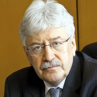 Юрий Пивоваров